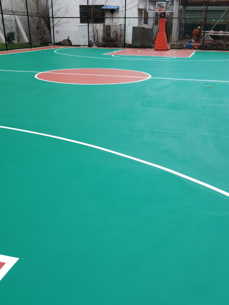 马边 球场长期使用易出现地面开裂